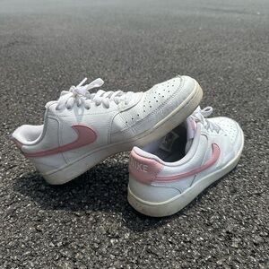 Women’s Nike sneakers